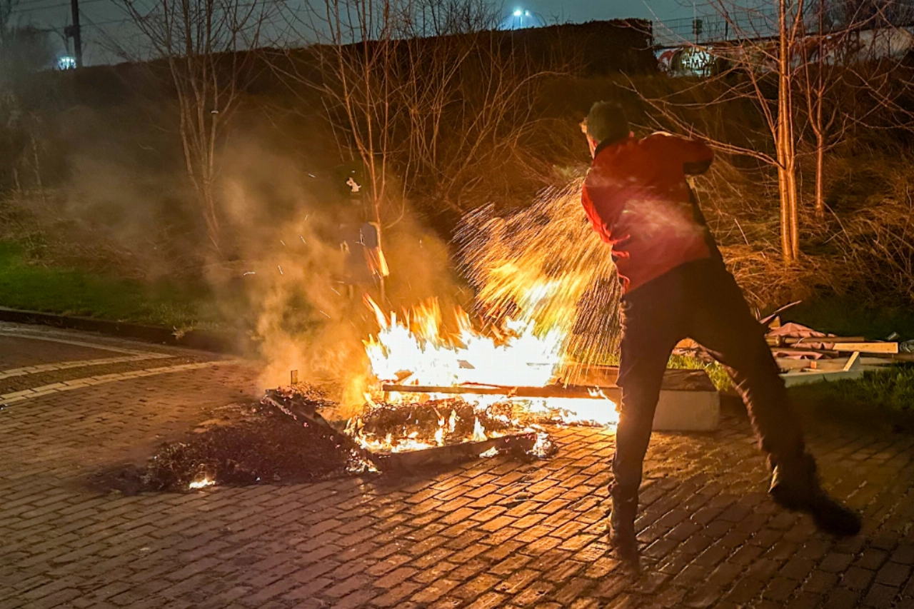Brandende bedden blokkeren Spoorsingel